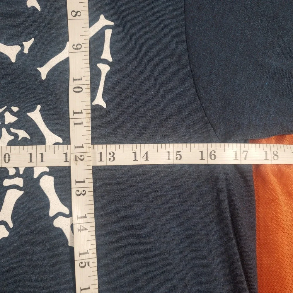 NWT RVCA Peace‎ Bones Knuckles Men's Small Short Sleeve T-Shirt Grey MSRP: $30